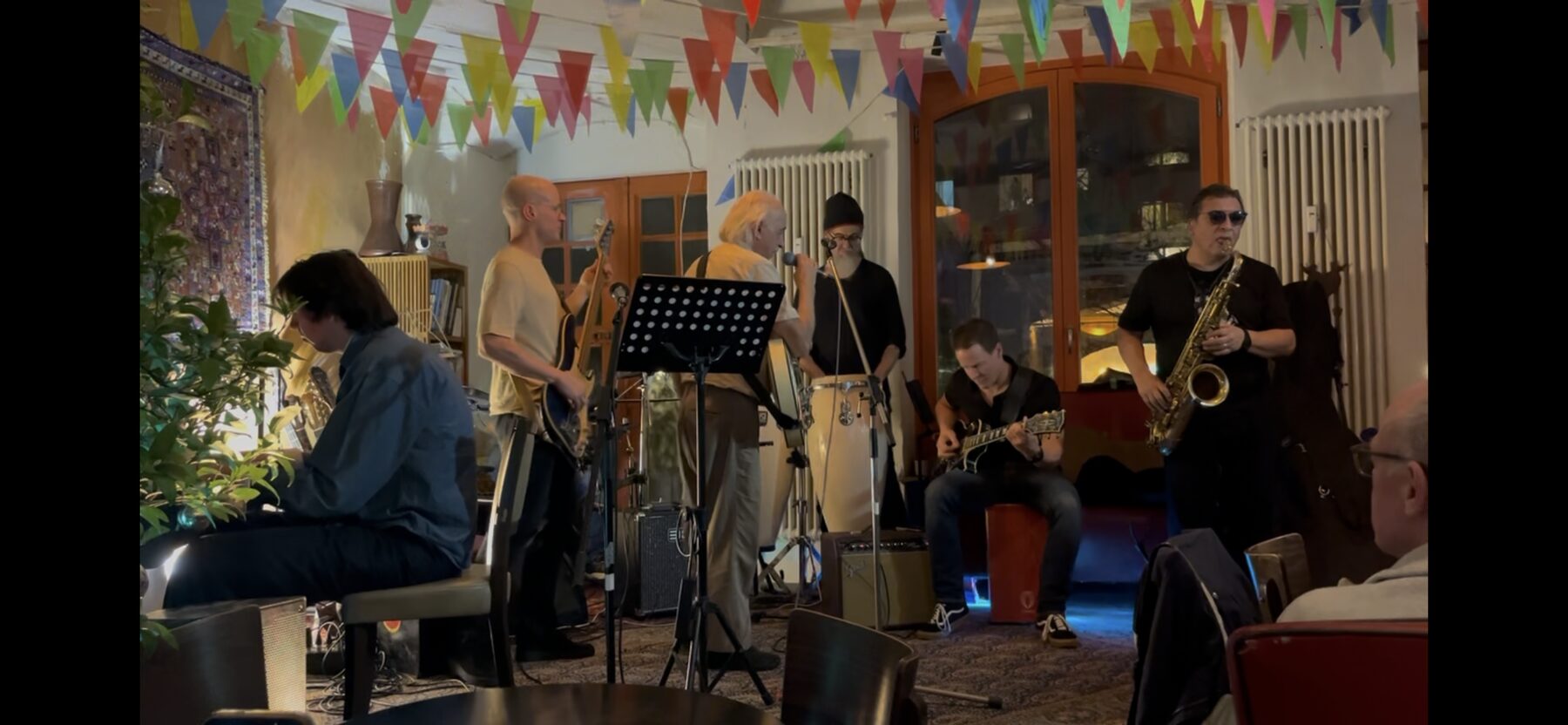 Jamsession im Casablanca Frankfurt, Dezember 2025 — Saxophon im Vordergrund