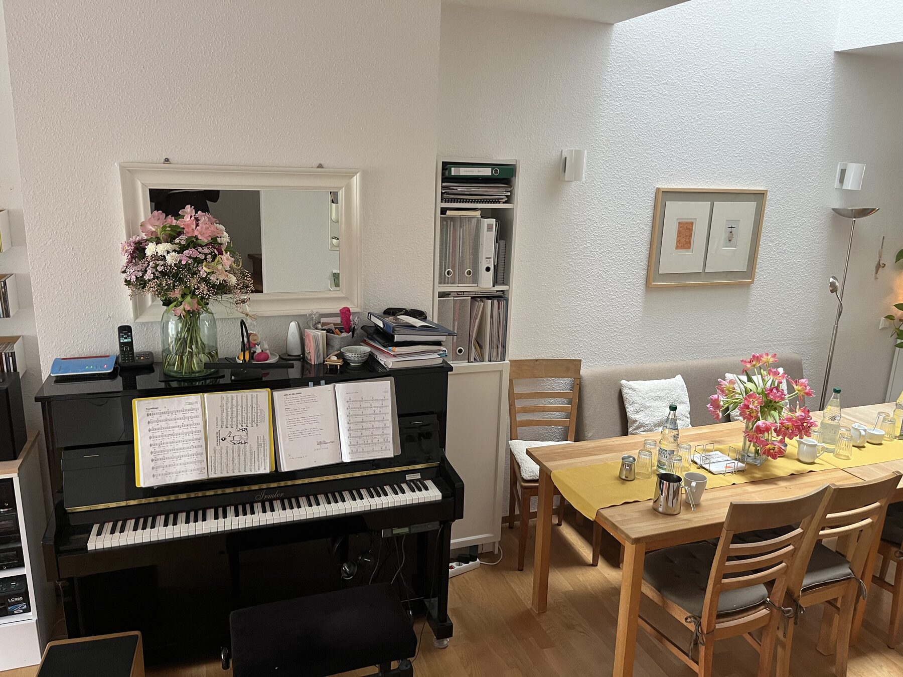 Klavier im Wohnzimmer in Heidelberg